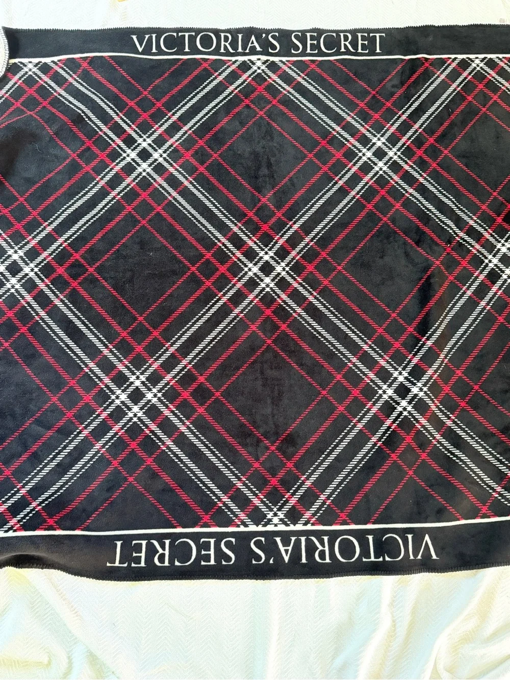 Victoria’s Secret Buffalo Plaid Sherpa Plush Blanket holiday limited edition